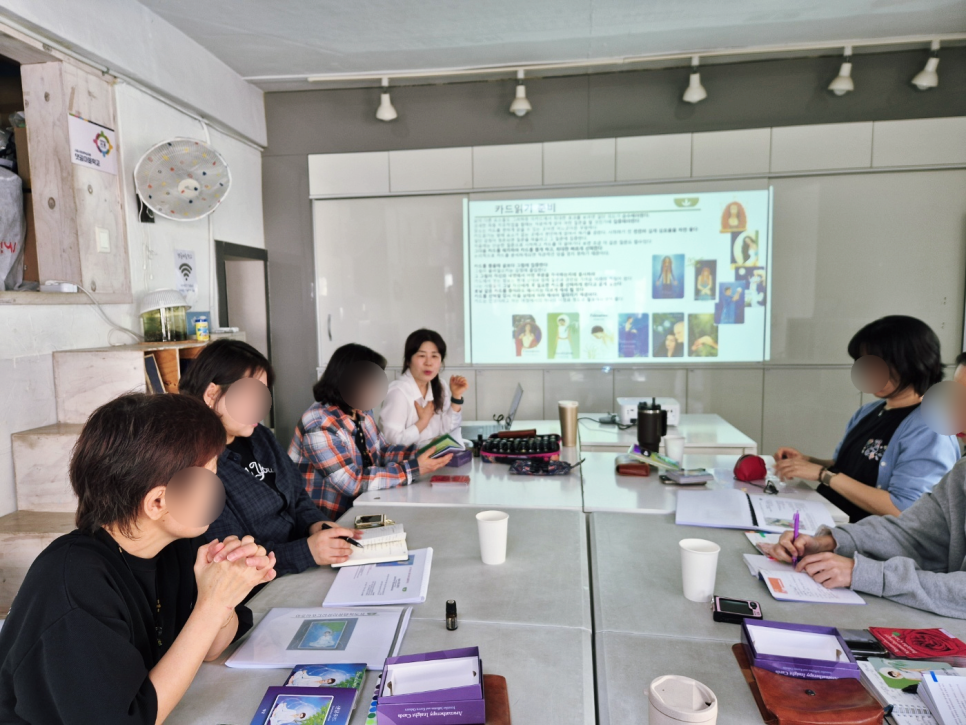 마음을 여는 도구 아로마 심리 차크라테라피 수료 교육